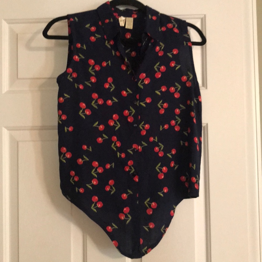 Sleeves cheery design top